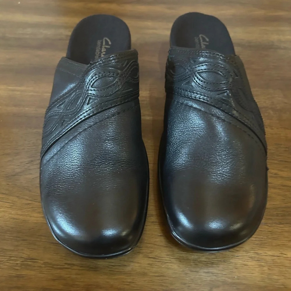 Clarks Bendables Leather Slip On Clogs Size 8M